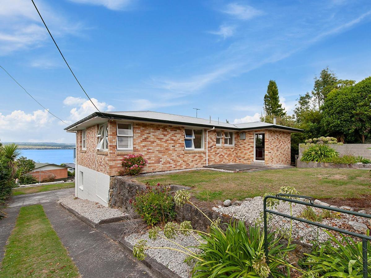 Lofty Lakeviews - Acacia Bay Holiday Home Lago Lago Taupo Exterior foto